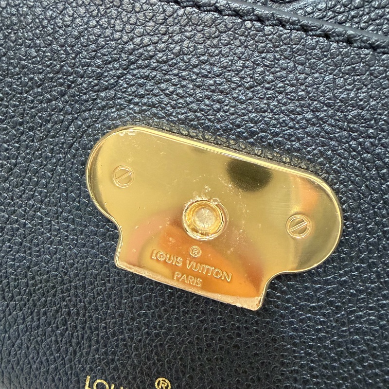 LV M44550 黑皮 壓紋 金釦 Vavin BB 肩背包 斜背包-16