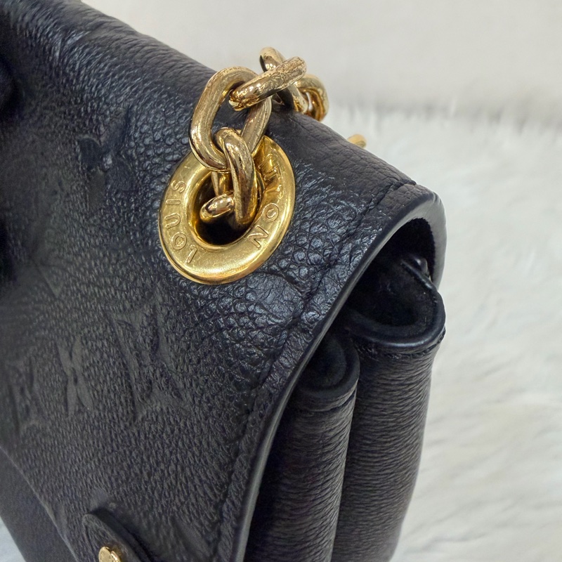 LV M44550 黑皮 壓紋 金釦 Vavin BB 肩背包 斜背包-20