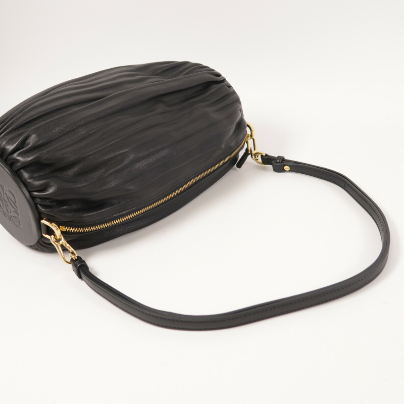 LOEWE 羊皮皮革Bracelet Pouch肩背袋-9