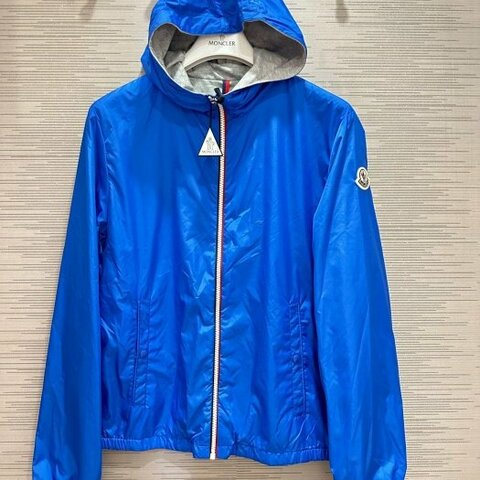💎Han's house精品服飾💎moncler Urville 防水 尼龍 風衣 連帽 外套 藍 現貨 青年款