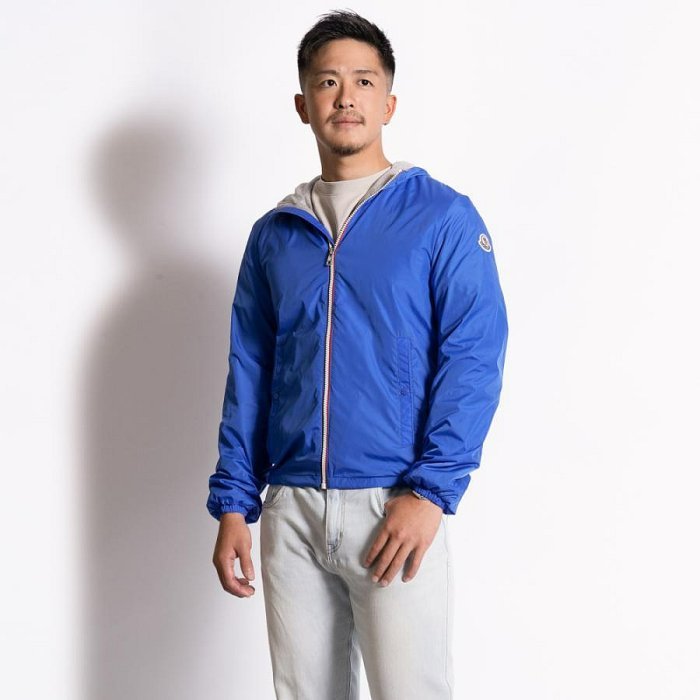 💎Han's house精品服飾💎moncler Urville 防水 尼龍 風衣 連帽 外套 藍 現貨 青年款-2