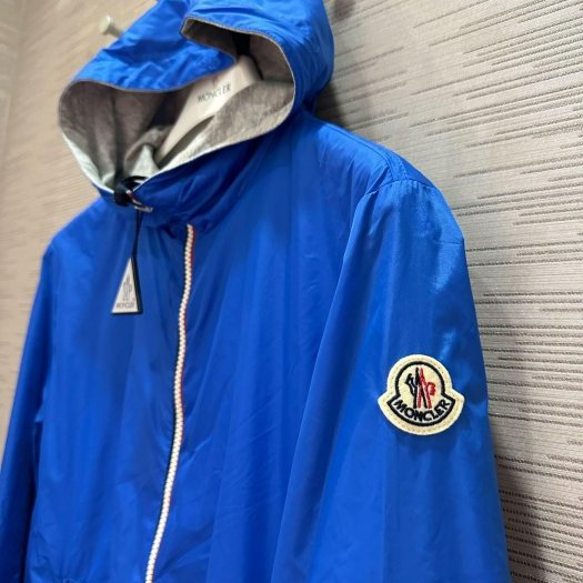 💎Han's house精品服飾💎moncler Urville 防水 尼龍 風衣 連帽 外套 藍 現貨 青年款-5