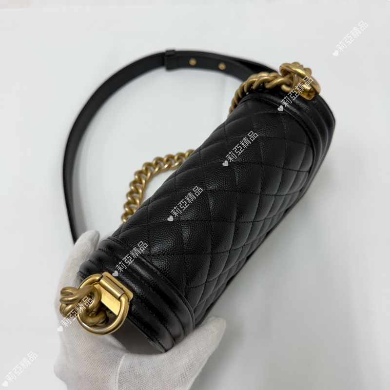 莉亞精品♡Chanel Boy20黑金荔枝牛 二手美包-3