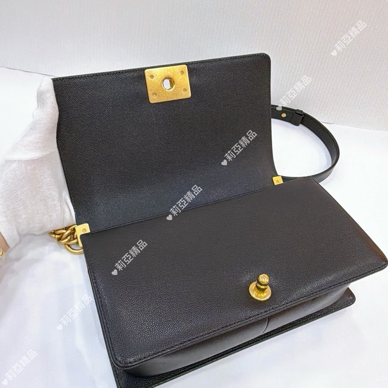 莉亞精品♡Chanel Boy20黑金荔枝牛 二手美包-10