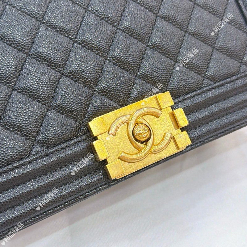 莉亞精品♡Chanel Boy20黑金荔枝牛 二手美包-11