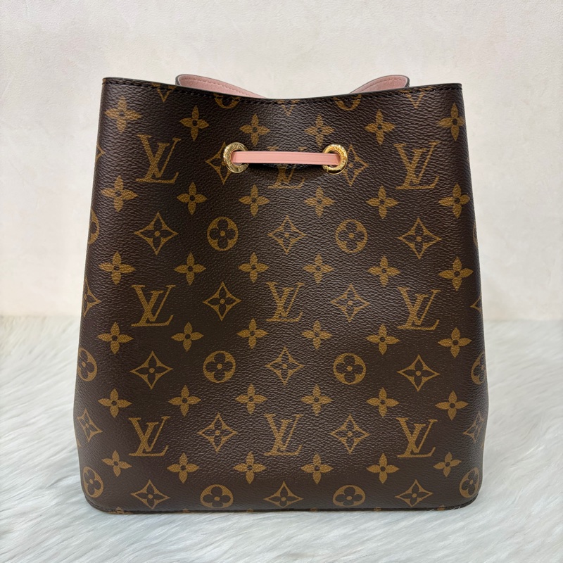 LV M44022 Neo noe 原花 老花 字紋 粉 紅 肩背包 水桶包 香檳包 束口包-2