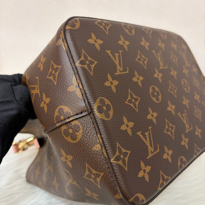 LV M44022 Neo noe 原花 老花 字紋 粉 紅 肩背包 水桶包 香檳包 束口包-6