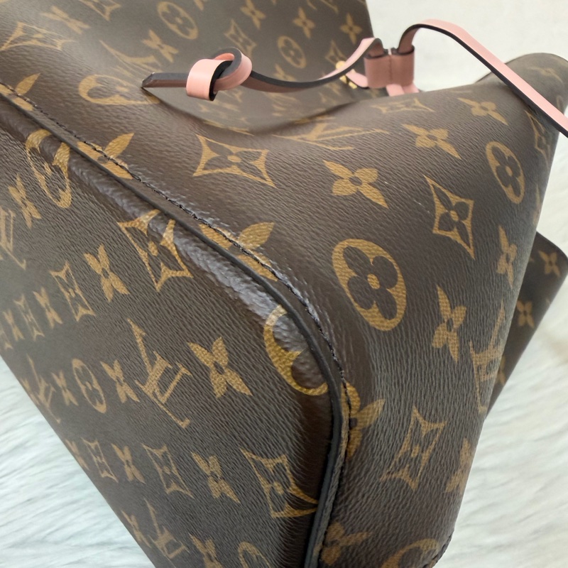 LV M44022 Neo noe 原花 老花 字紋 粉 紅 肩背包 水桶包 香檳包 束口包-8