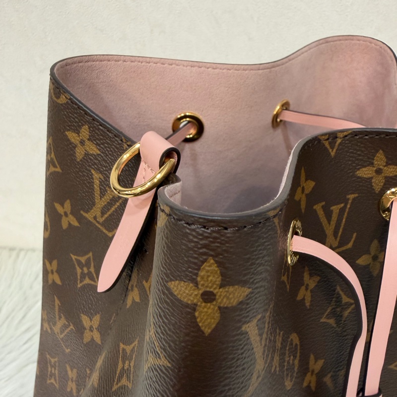 LV M44022 Neo noe 原花 老花 字紋 粉 紅 肩背包 水桶包 香檳包 束口包-25