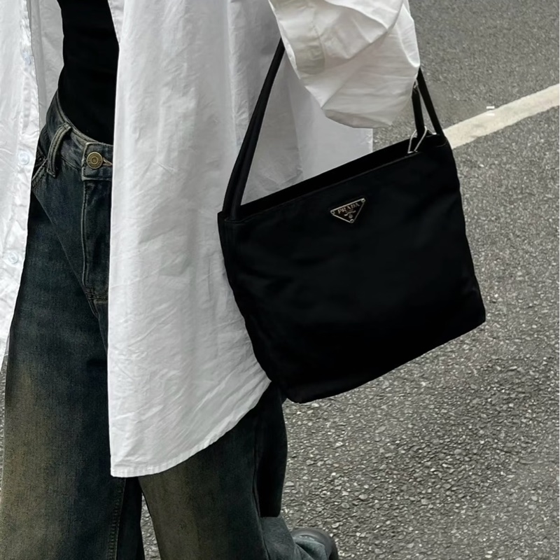 Prada Vintage 黑色中古包 降落傘托特包-1