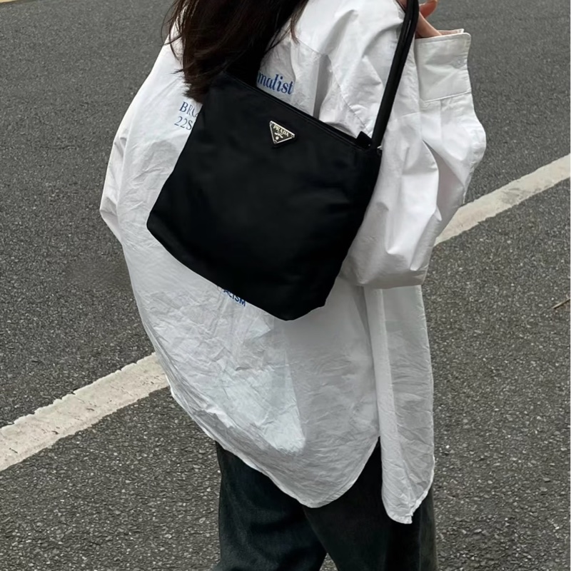 Prada Vintage 黑色中古包 降落傘托特包-2