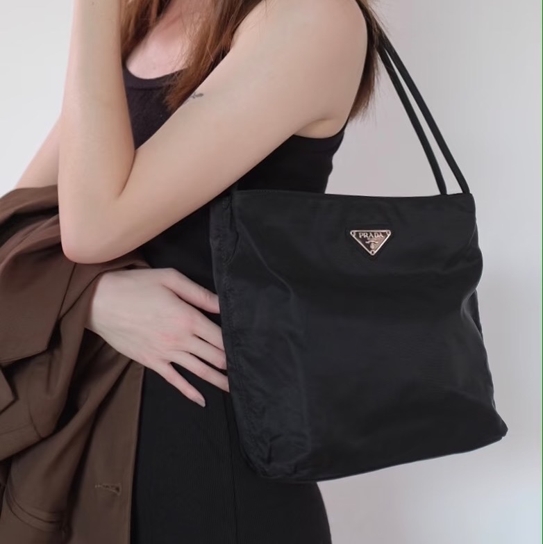 Prada Vintage 黑色中古包 降落傘托特包-4