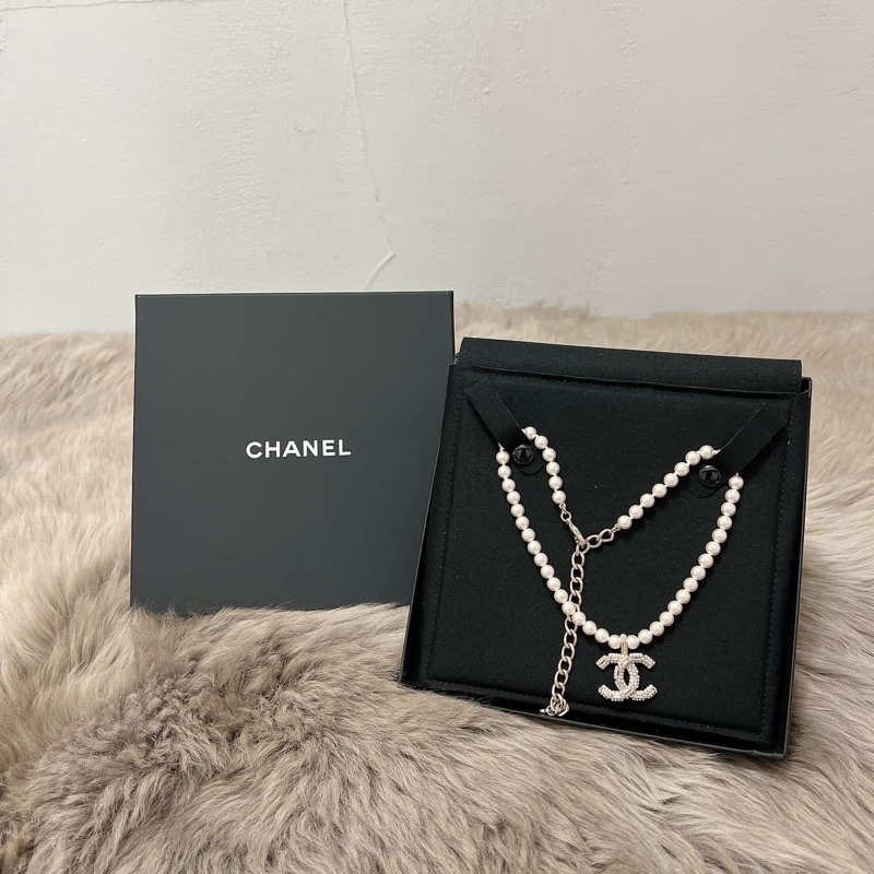 Chanel 經典不敗雙C珍珠項鍊（離櫃全新收藏品）-0