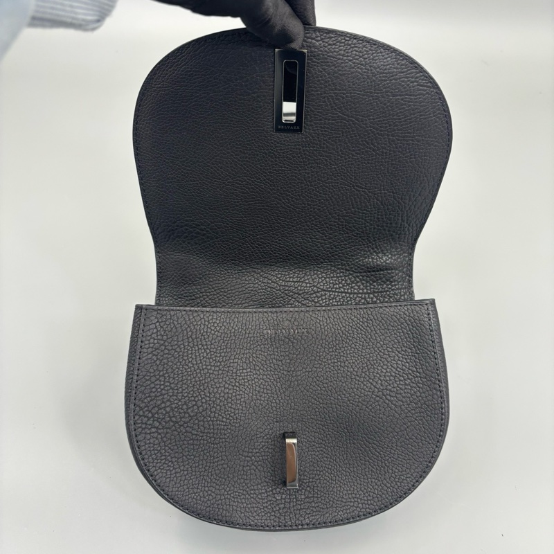 Delvaux 德爾沃 荔枝紋牛皮馬鞍斜挎包 尺寸19*15-8