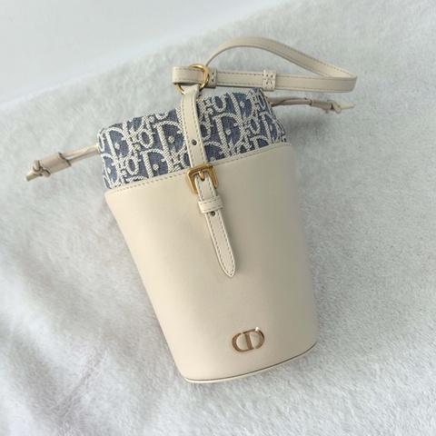 99新 Dior 迪奧 30 Montaigne mini抽繩 手提水桶包斜背包 老花拼白色 金色五金❤️正品