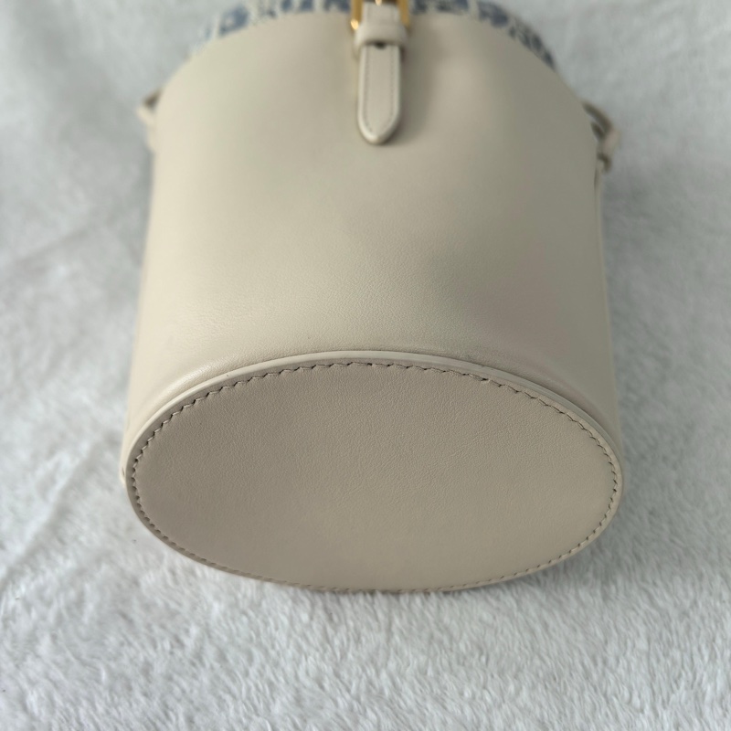 99新 Dior 迪奧 30 Montaigne mini抽繩 手提水桶包斜背包 老花拼白色 金色五金❤️正品-5