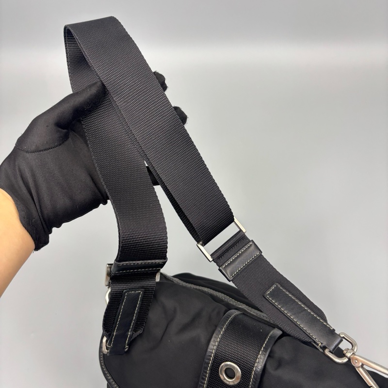 Prada 普拉達 黑色尼龍機車斜挎包 尺寸30*25-6