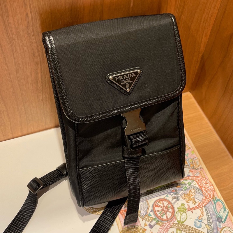234白標 Prada/普拉達男士Re-Nylon與Saffiano牛皮革手機包-1