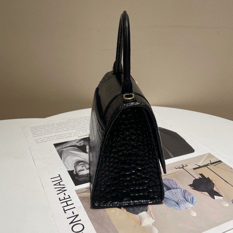 17年 balenciaga巴黎世家 s號 黑金鰐魚壓紋 沙漏包-4