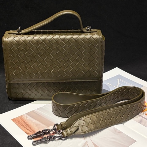 葆蝶Bottega Veneta 墨綠色 編織牛皮 郵差包