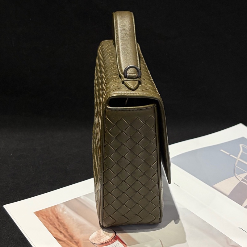 葆蝶Bottega Veneta 墨綠色 編織牛皮 郵差包-4
