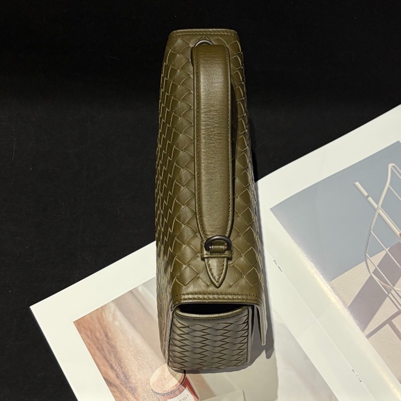 葆蝶Bottega Veneta 墨綠色 編織牛皮 郵差包-5