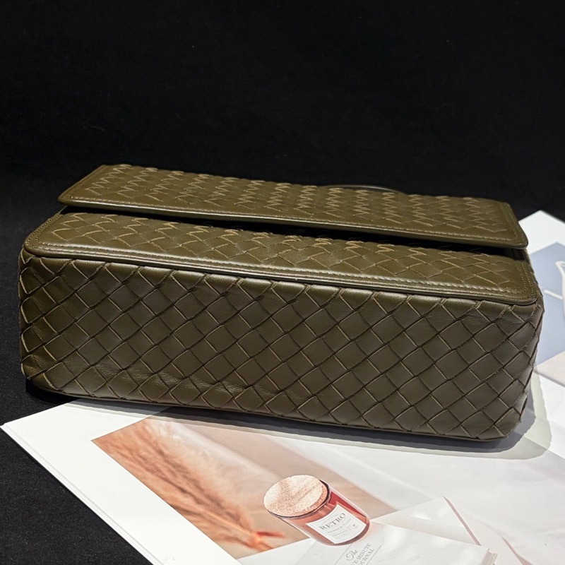 葆蝶Bottega Veneta 墨綠色 編織牛皮 郵差包-6