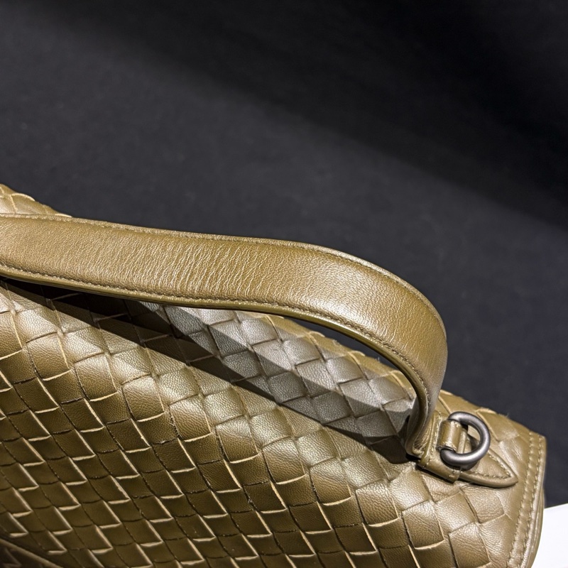 葆蝶Bottega Veneta 墨綠色 編織牛皮 郵差包-7