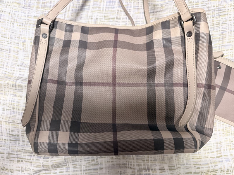 Burberry 奶茶色格紋托特包大容量 塗層防刮防潑水很耐用-5