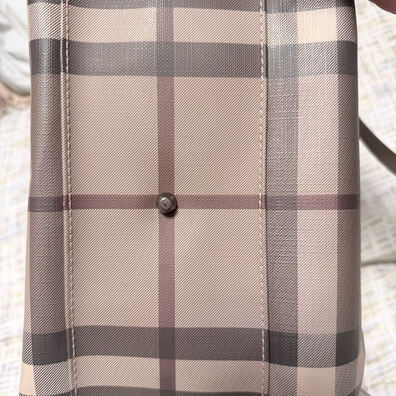 Burberry 奶茶色格紋托特包大容量 塗層防刮防潑水很耐用-8