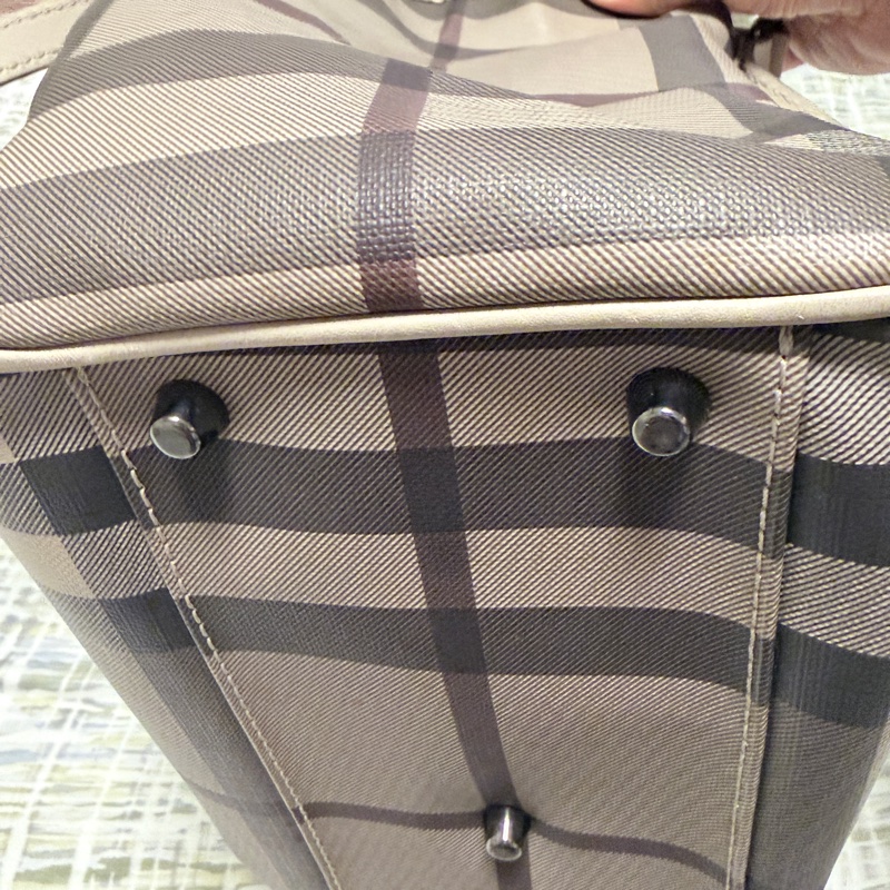 Burberry 奶茶色格紋托特包大容量 塗層防刮防潑水很耐用-10