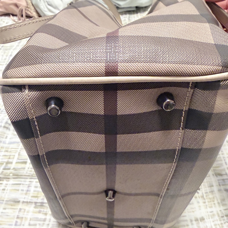Burberry 奶茶色格紋托特包大容量 塗層防刮防潑水很耐用-11