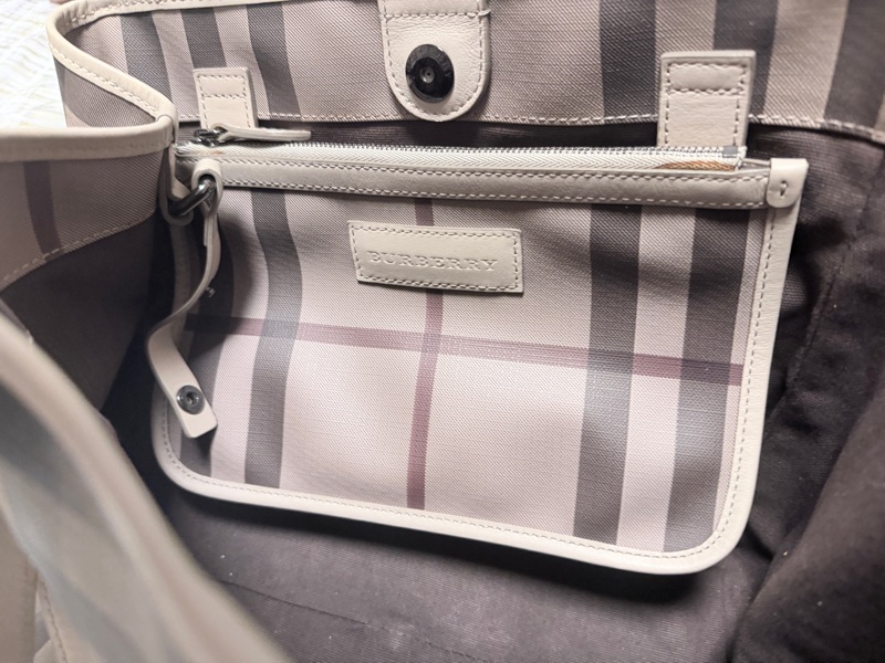 Burberry 奶茶色格紋托特包大容量 塗層防刮防潑水很耐用-14