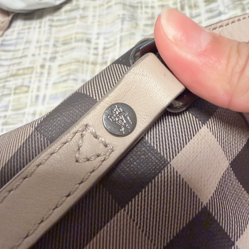 Burberry 奶茶色格紋托特包大容量 塗層防刮防潑水很耐用-18