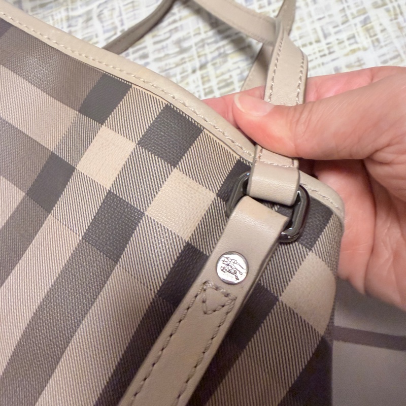 Burberry 奶茶色格紋托特包大容量 塗層防刮防潑水很耐用-19
