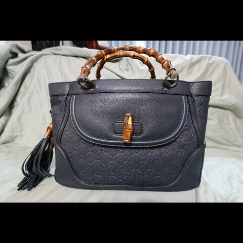 GUCCI  墨綠 GUCCISSIMA皮革GG logo壓紋竹節手提包　（guccissima 246879）