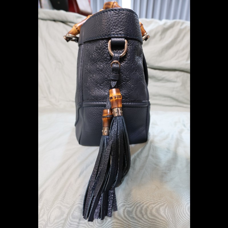 GUCCI  墨綠 GUCCISSIMA皮革GG logo壓紋竹節手提包　（guccissima 246879）-1