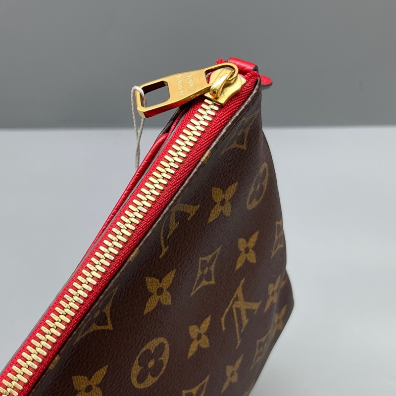 LV 老花拼皮傳奇手拿包-5