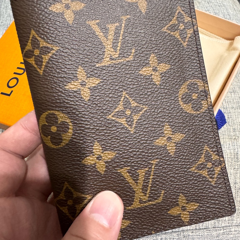 LV 老花護照套-4