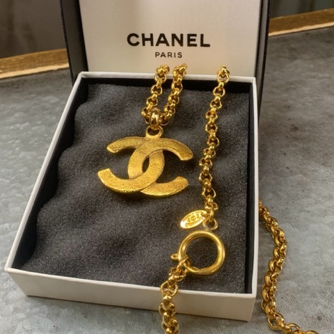 Gorgeous Chanel Vintage Gold Chain Necklace  香奈兒中古磨砂紋大CC頸鏈
