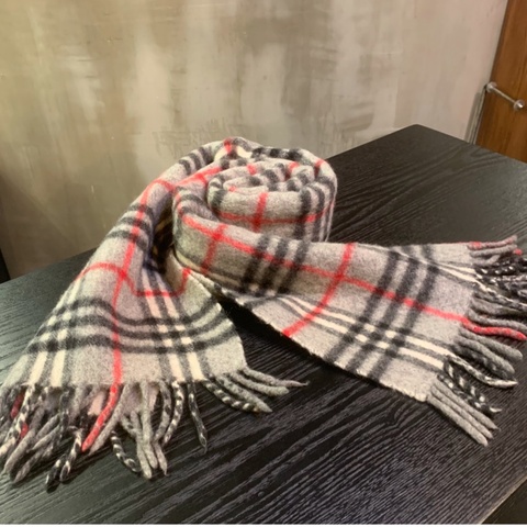 Burberrys 100% Pure Cashmere Scarf In Gray 灰色純羊絨格仔圍巾
