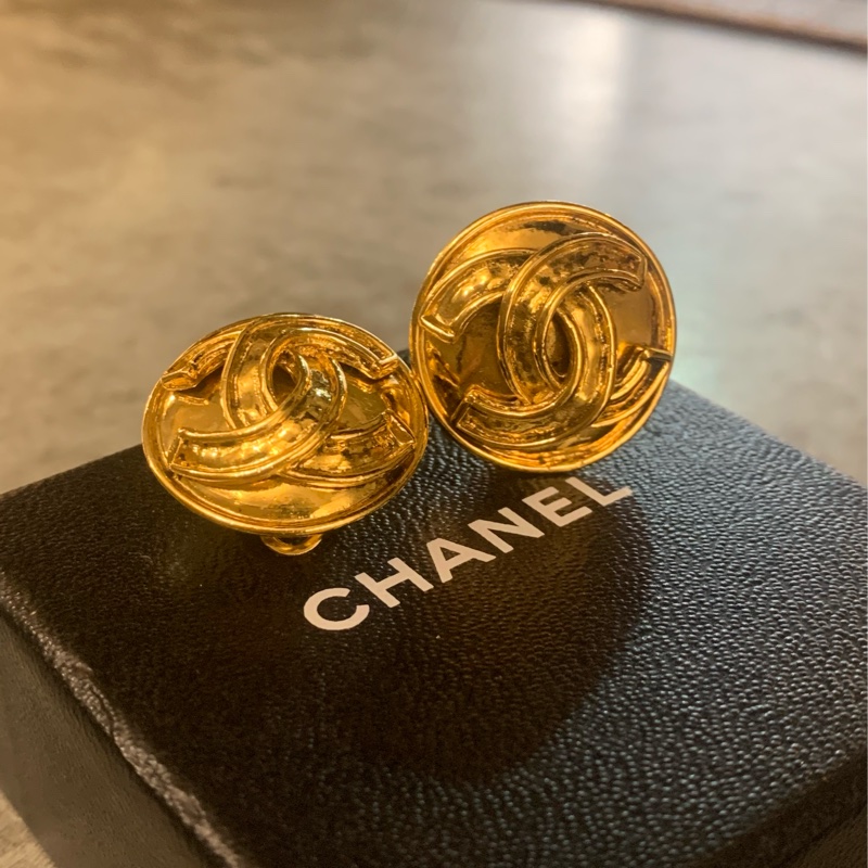 CHANEL Vintage Clip Earrings With CC Logo In 1994S  香奈兒經典中古標誌耳夾-1