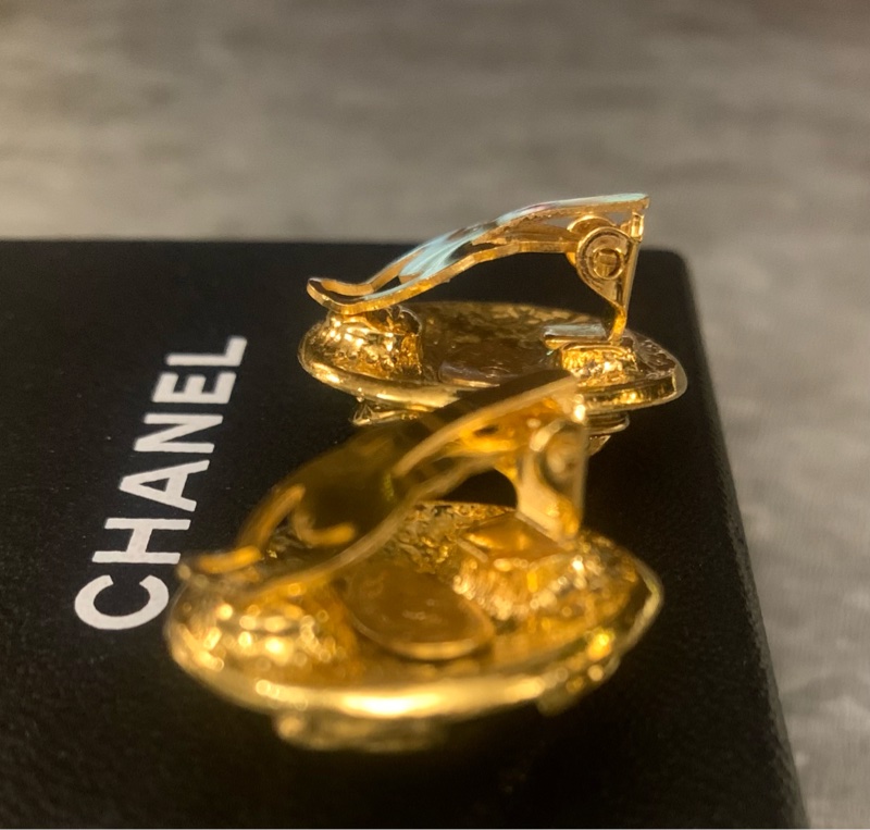 CHANEL Vintage Clip Earrings With CC Logo In 1994S  香奈兒經典中古標誌耳夾-4