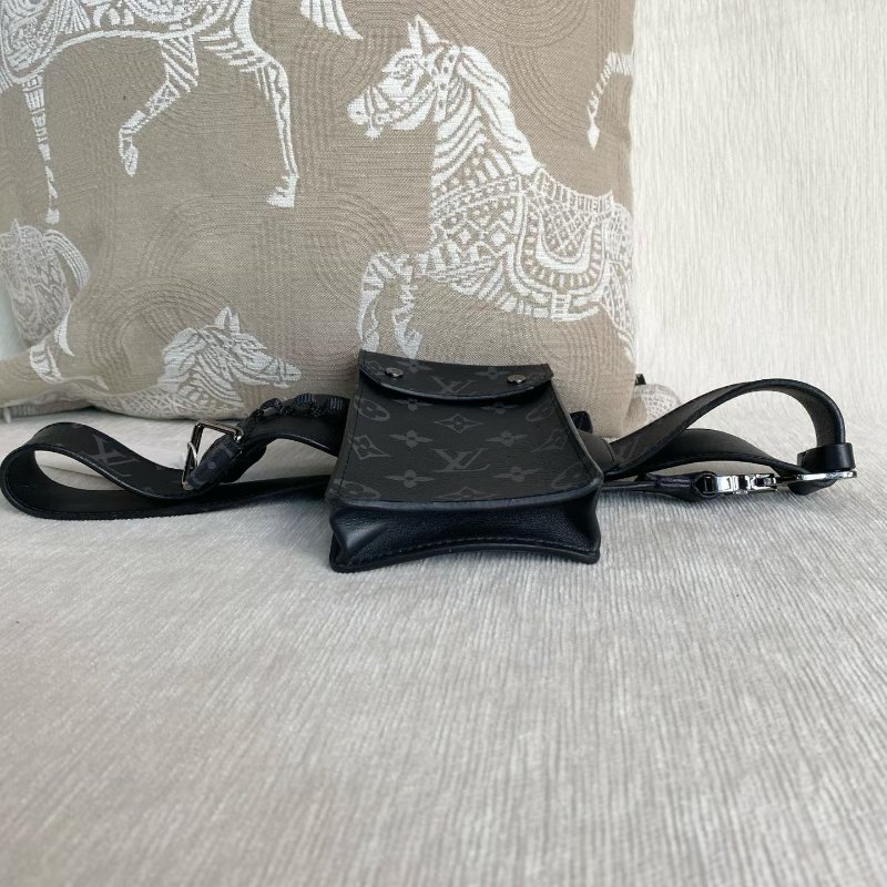 LV utility黑老花胸包腰包 9*17*3 98新配件可調節肩帶 塵袋-3