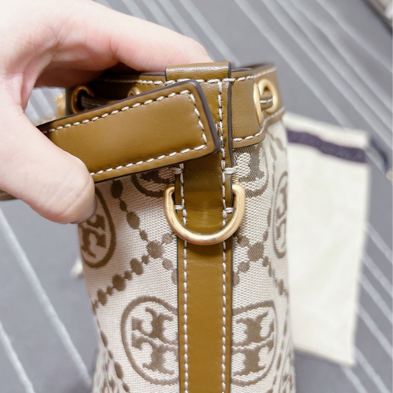 Tory Burch 老花咖色水桶包-17