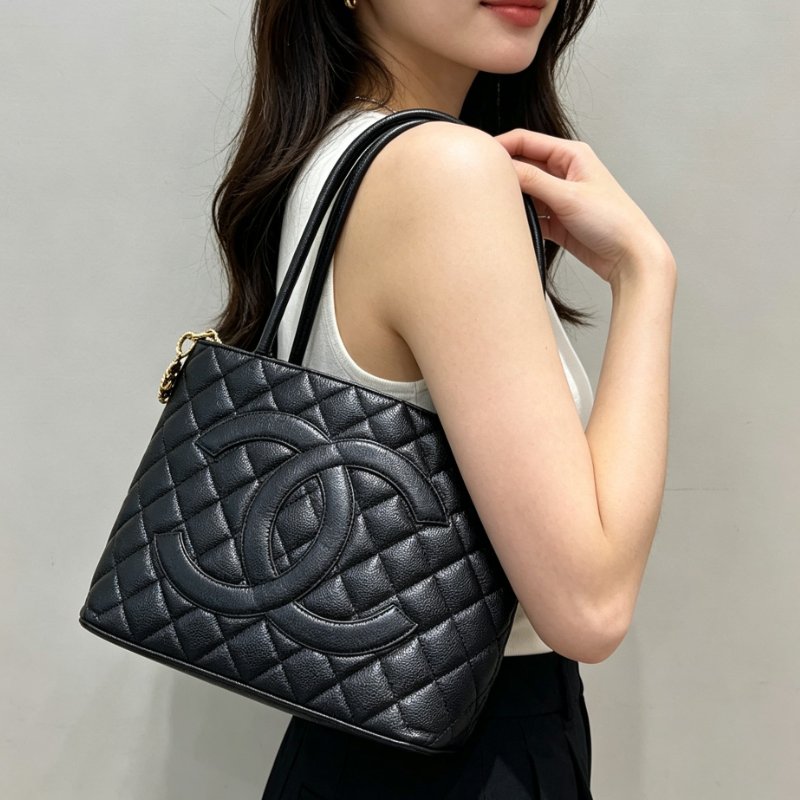 ️CHANEL 黑金荔枝牛希爾頓手提肩背包29*24*14 98新配件塵袋-0