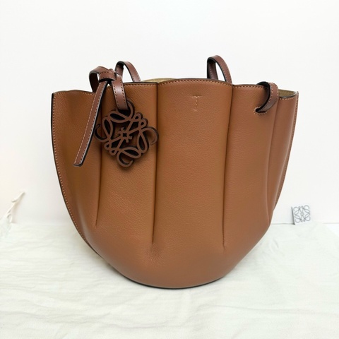 98-99新 Loewe 羅意威 牛皮shell tote貝殼包焦糖色 底長17cm