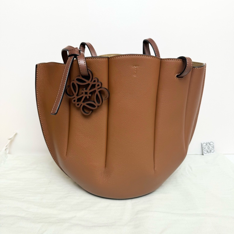 98-99新 Loewe 羅意威 牛皮shell tote貝殼包焦糖色 底長17cm-0