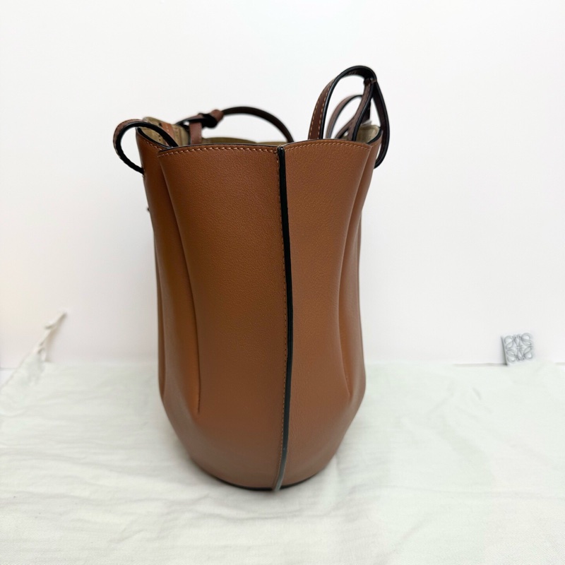 98-99新 Loewe 羅意威 牛皮shell tote貝殼包焦糖色 底長17cm-1
