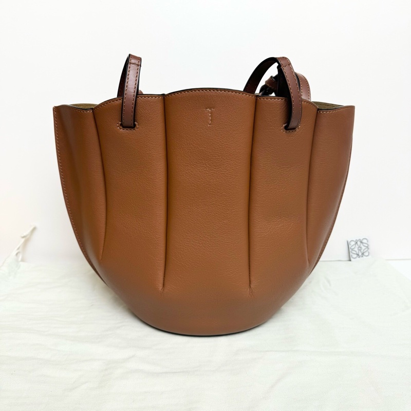98-99新 Loewe 羅意威 牛皮shell tote貝殼包焦糖色 底長17cm-3